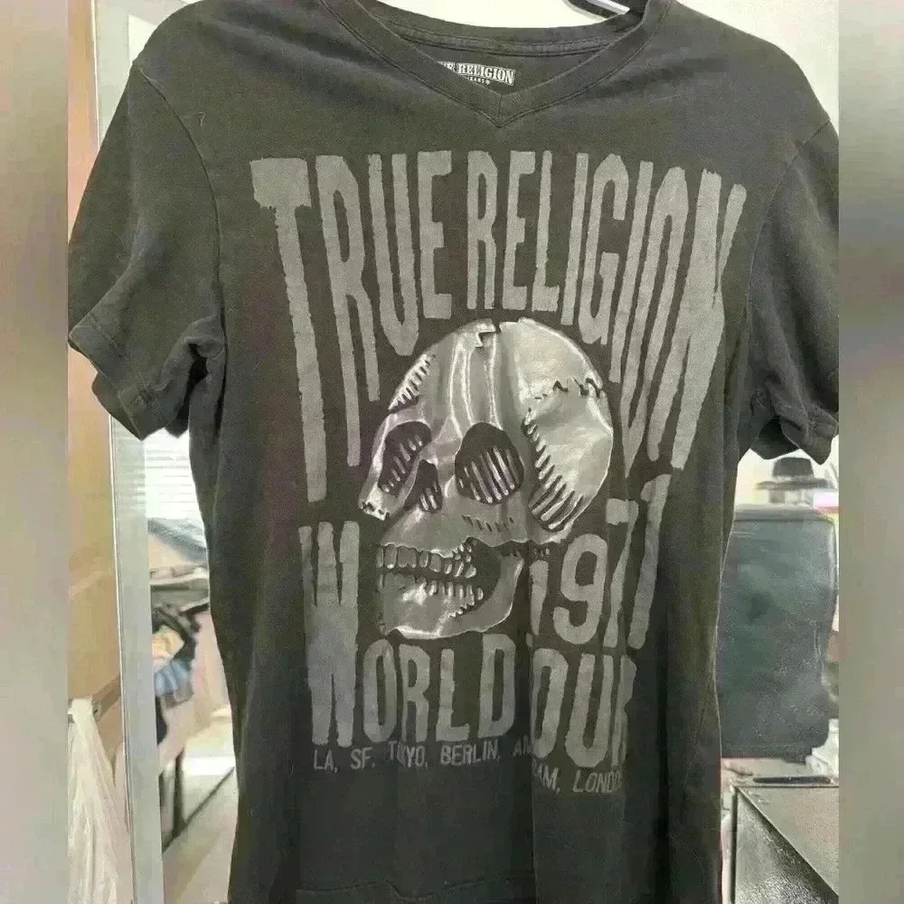 True Religion V Neck T Shirt Skull Small